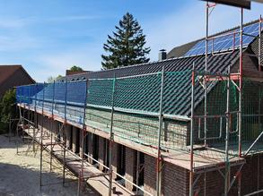 Neubau Kirchenbüro Schortens-Heidmühle: Heute ist das Dach fertig gedeckt worden