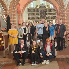 Gruppenfoto mit allen Menschen die beim Gottesdienst mitgewrikt haben